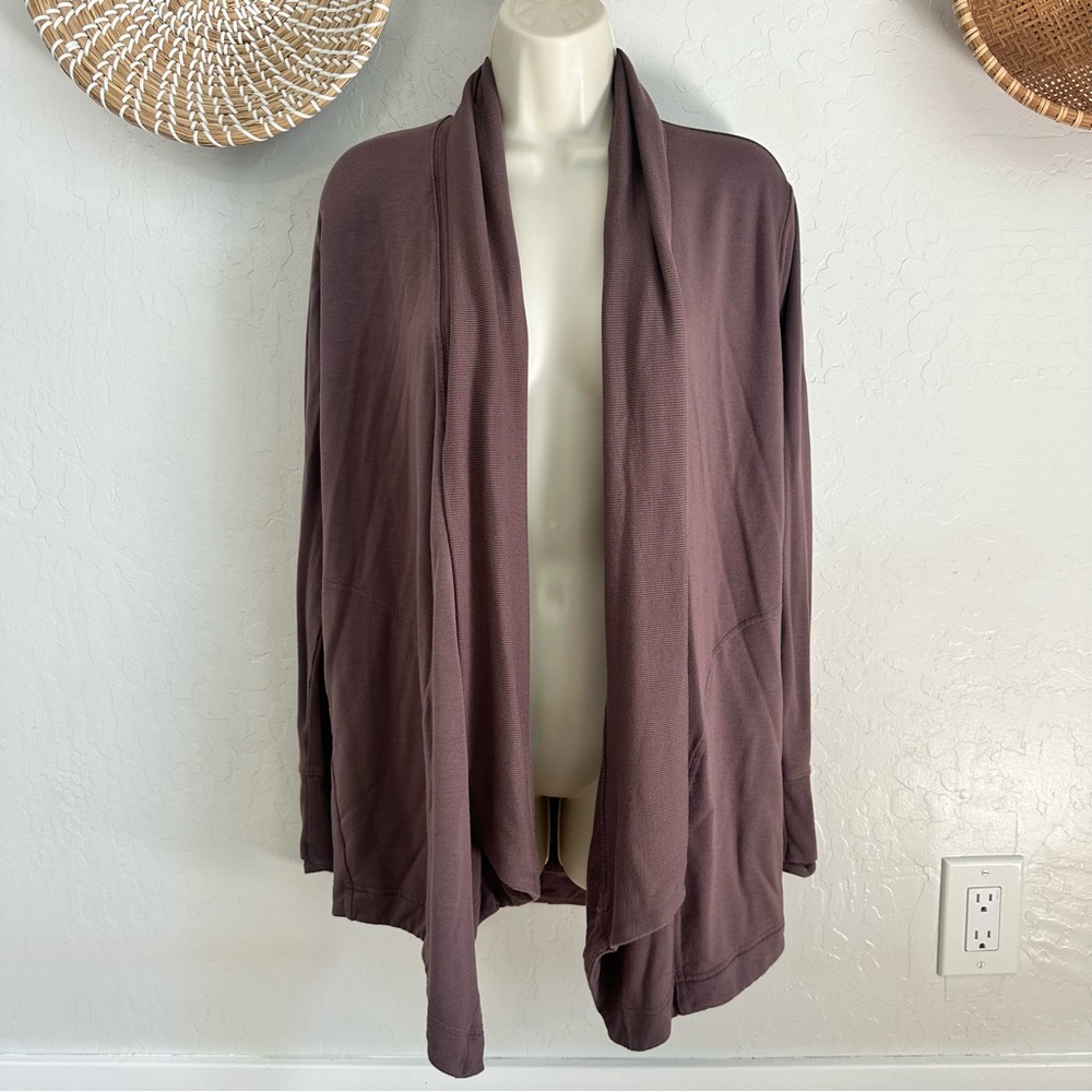 ATHLETA Pranayama Restore Rib Wrap in Brown. Size Small Petite